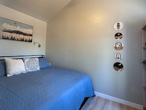 King bed, humidifier, blackout blinds, extra blankets. 
