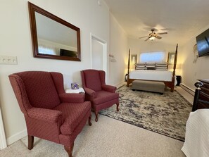 Commodore Perry Suite - Room 7 - sleeps 5