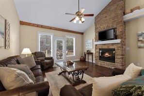 Large living room to relax in