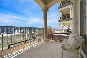 Gulf Front Destiny by the Sea Luxury Vacation Rental House with Community Pool and Personal Beach Access in  Destin, Florida - Five Star Properties Destin/30A