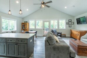 With new interior design, modern furnishings, and stunning forest views, this home is the ultimate oasis in the tranquil beauty of the Pacific Northwest.