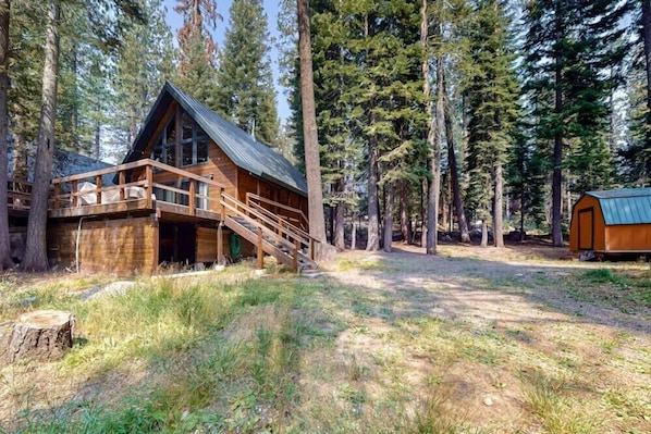 This bright 3-bedroom home is surrounded by serene woodlands and places you within 10 miles of 3 ski resorts.