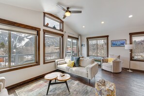 Living Room | 2nd Floor