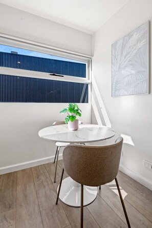 Studio -Dining Area