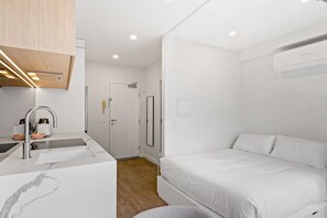 Studio - Kitchen/Bed