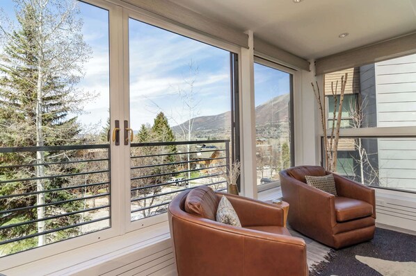 Stunning views of Red Mountain from the floor-to-ceiling windows in the living/dining area
