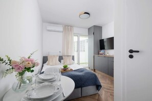 Modern studio with a comfortable double bed and fully equipped kitchenette.