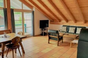 Wohnbereich mit Kamin