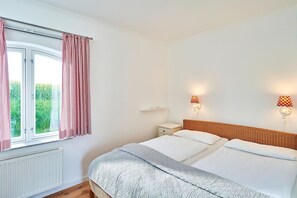 Schlafzimmer mit Doppelbett