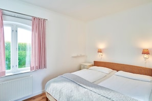 Schlafzimmer mit Doppelbett