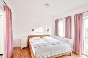 Schlafzimmer mit Doppelbett