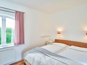 Schlafzimmer mit Doppelbett