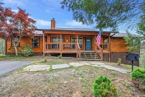 Mountain Vibes' exterior