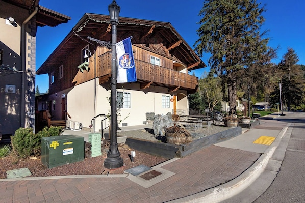 Welcome to Snowcreek!
