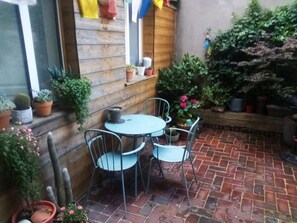 屋外ダイニングエリア