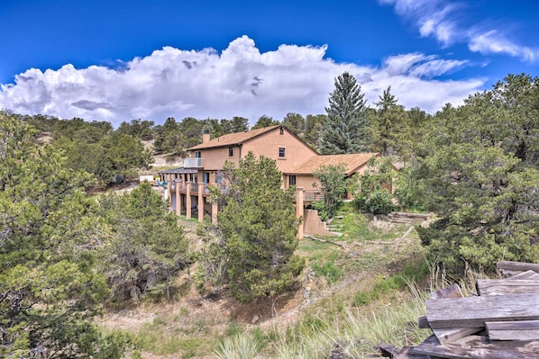 Mountain hideaway nestled in trees. Serene views await!