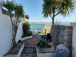 Hideaway Cottage Garden Alt View