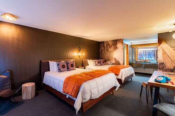 Amazing unit with 2 queen beds and 1 twin bed; perfect for a group vacation!