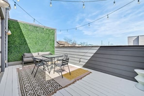 Private Roof Top Deck!