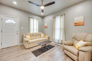Living Room | Full Sleeper Sofa | Smart TV | Free WiFi