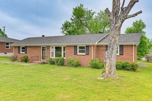 Home Exterior | Single-Story Home