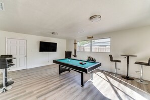 Game Room | Pool Table | Smart TV