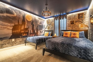 2nd Floor Harry Potter Room (1 Queen Size Bed + 1 Twin Size Bed)