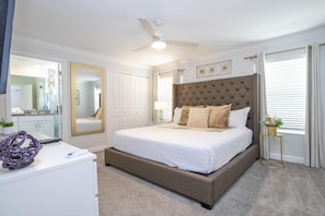 2nd Floor Master Bedroom Suite (King Size Bed)