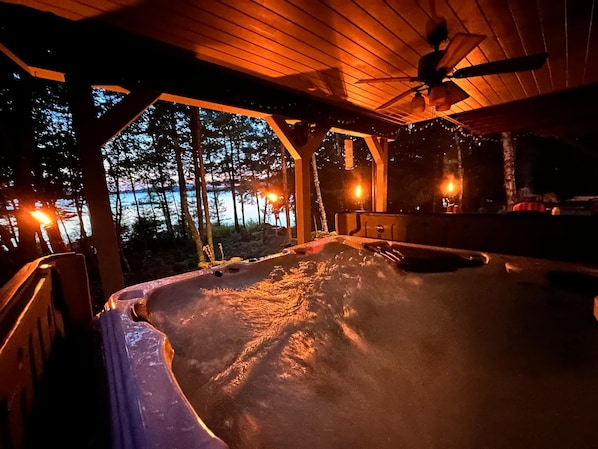 Outdoor spa tub