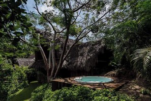 Outdoor spa tub