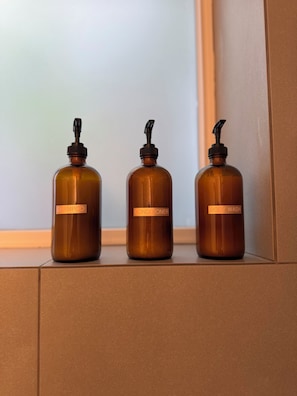 Bathroom amenities