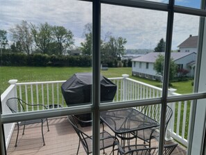 Backyard balcony w/ grill