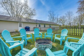 Private Fire Pit | Fenced Backyard | 2 Mi to Hagar Park Beach