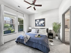 Master Bed, 12" Memory Foam, 10' Ceilings, En-suite Bathroom, View of the Patio out to the Pool