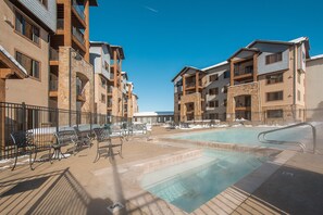 Silverado Lodge Pool / Hot Tub