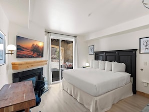 Bedroom / King Bed