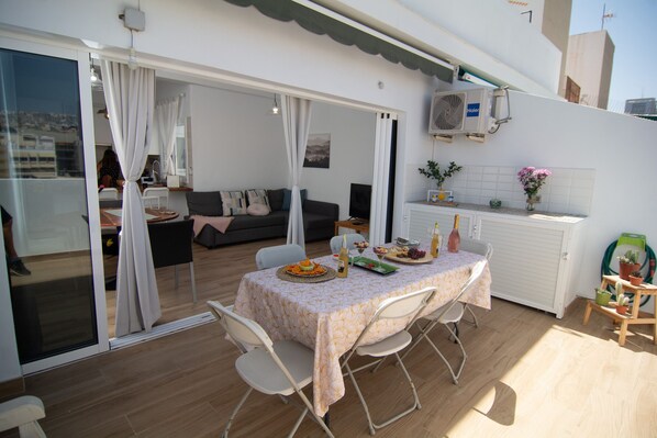 Outdoor dining