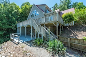 Located within the upscale Arbor neighborhood of Lake James, this "harborside haven" offers breathtaking mountain and lake views