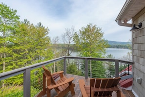 Upper-level balcony with seating for 2, accessed from the loft