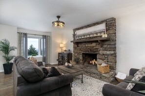 Gorgeous bonus room perfect for lounging and reading your favorite book. Please note: The fireplace is NOT usable.