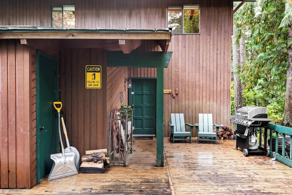 山の上で篭る、断崖の上のシンプルな山小屋「Mountain cabin by