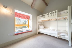 Peak Hall, Tittleshall: Bedroom six with bunk beds for children