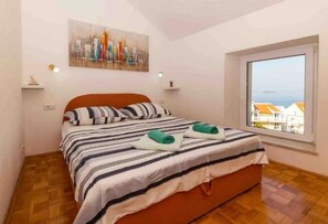 Schlafzimmer 1