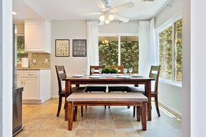Dining Area w/ seating for 6