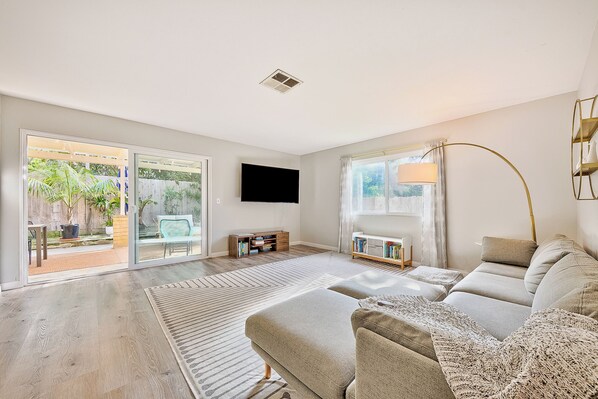 Living Room w/ sectional, large flat screen TV 