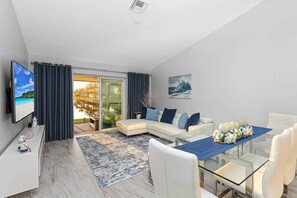 Living Room | Single-Story Duplex | Smart TV | Free WiFi
