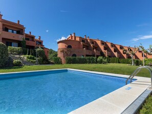 L'Eau, Plante, Ciel, Bâtiment, Piscine, Bleu Azur, Fenêtre, Arbre, Maison, Loisir