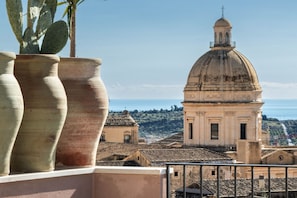 Balcony / Terrace / Patio, Main, Scenic View