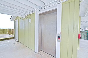 Elevator to 2100 Units