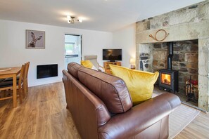 Rose Cottage, Thropton - Host & Stay